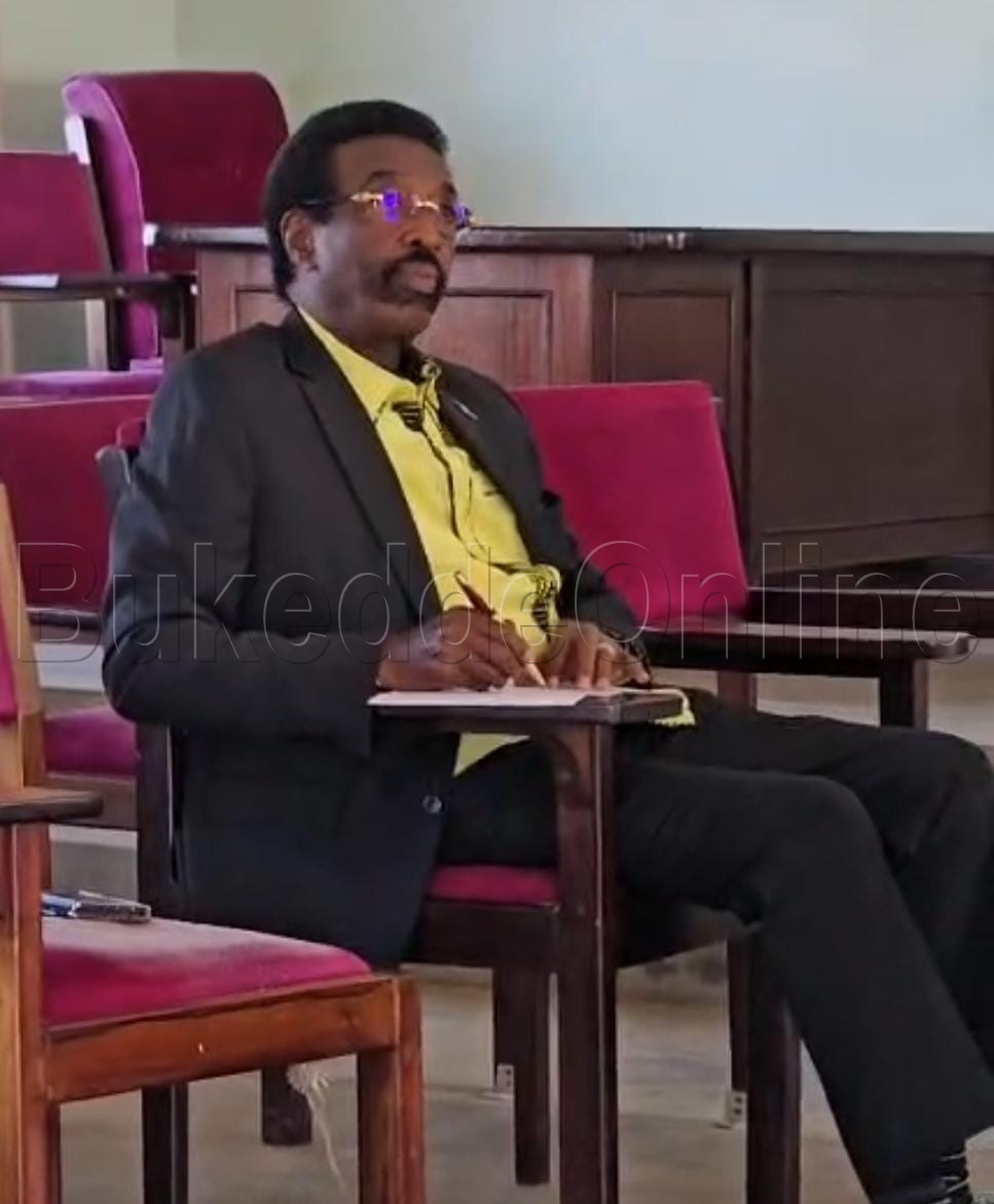 Muhwezi ng'aliko byawandiika