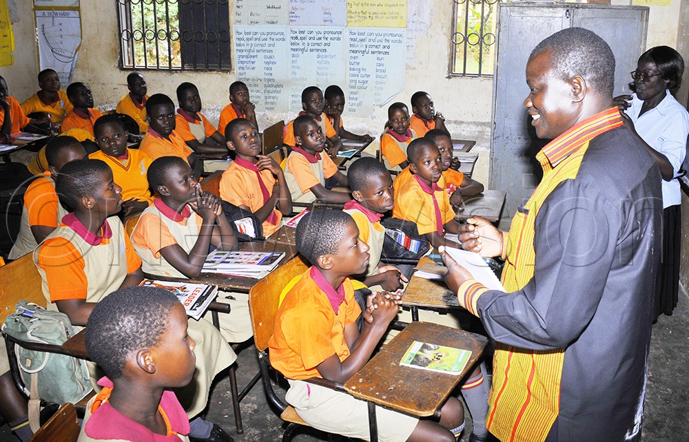 A teacher interacts with pupils during a lesson at Sure Prospects Primary School in Entebbe, Wakiso District. (Photo: Wilfred Sanya)