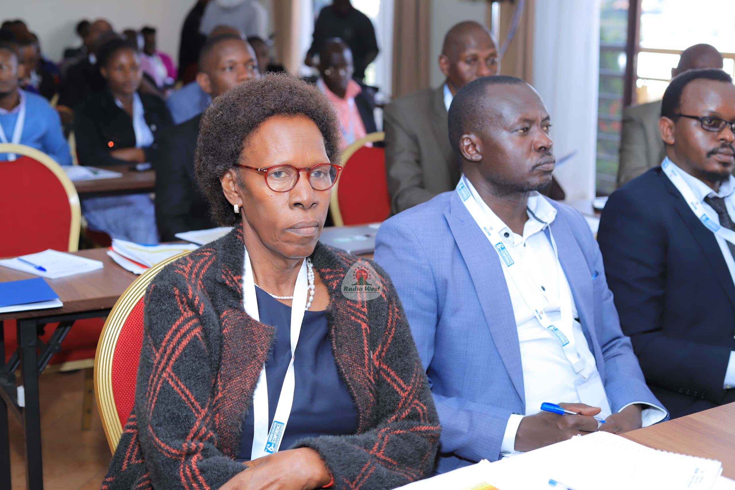 Bamwe omu bayetaba omu ruteerane rw'amatendekyero g'eby'obwegyese bw'ahaiguru ahari Hotel Triangle omuri Mbarara.