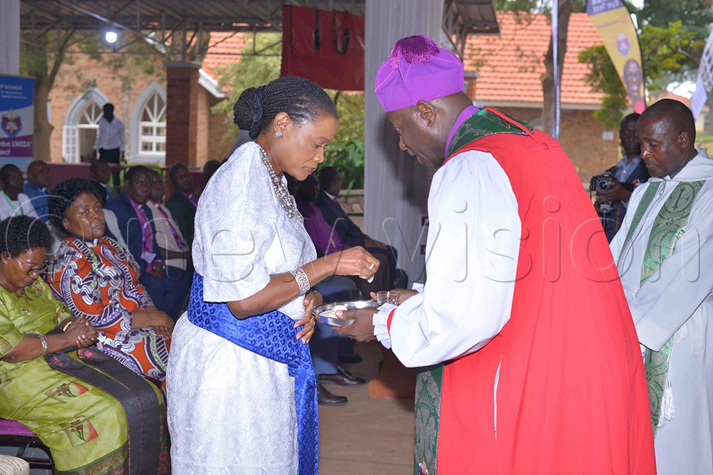 Archbishop of the Church of Uganda, Stephen Samuel Kaziimba, serving the Nnabagereka of Buganda, Sylvia Nagginda, with the Holy Communion. (Photo by Henry Nsubuga)