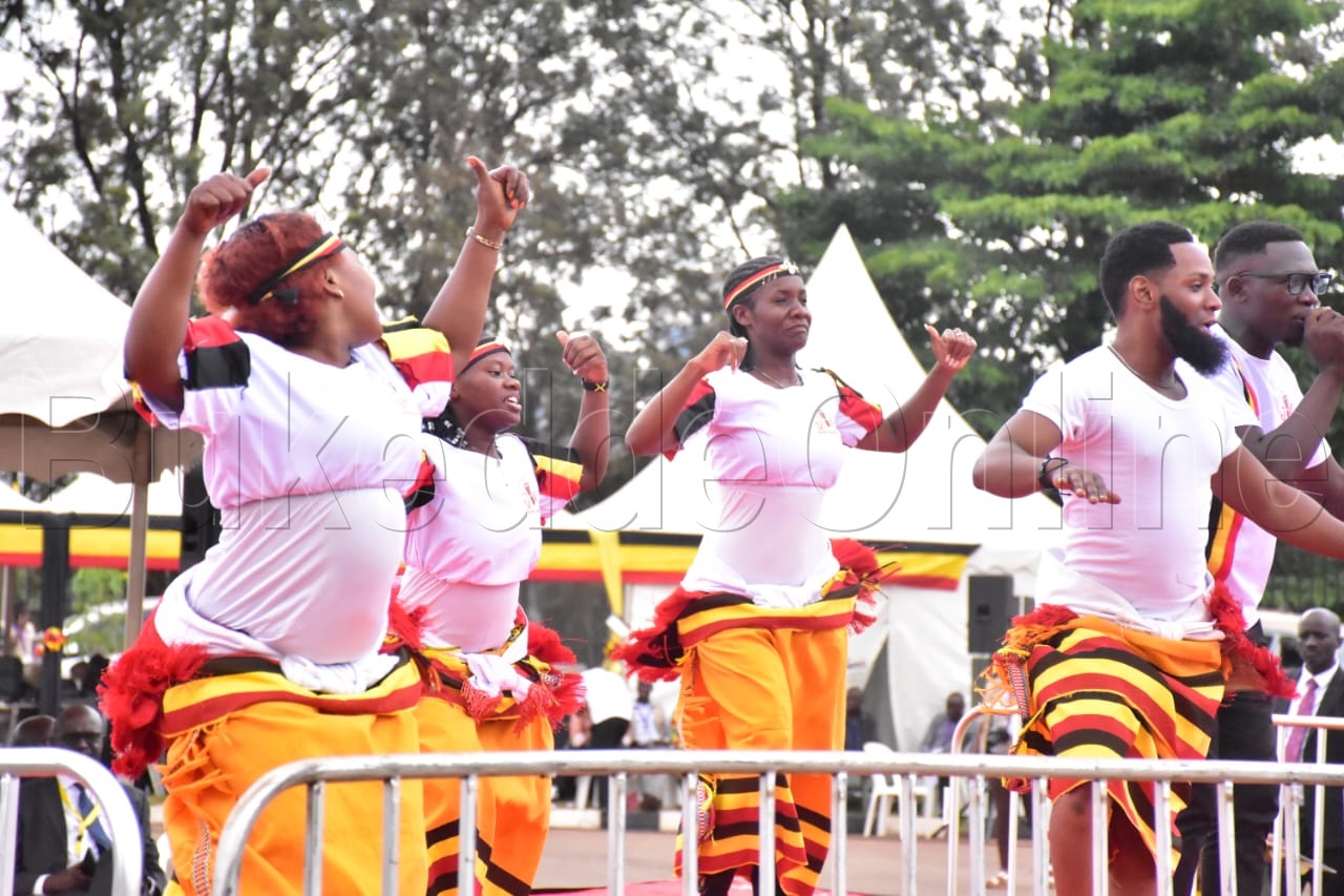 Abazanyi nga basanyusa abantu e kololo