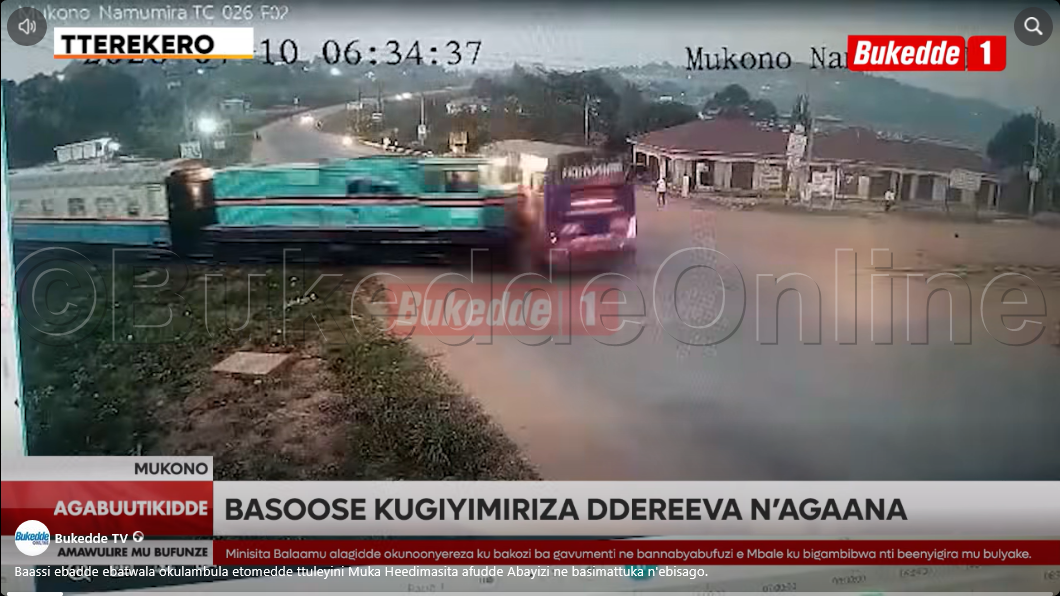 Bbaasi weyatomerera eggaali y'omukka