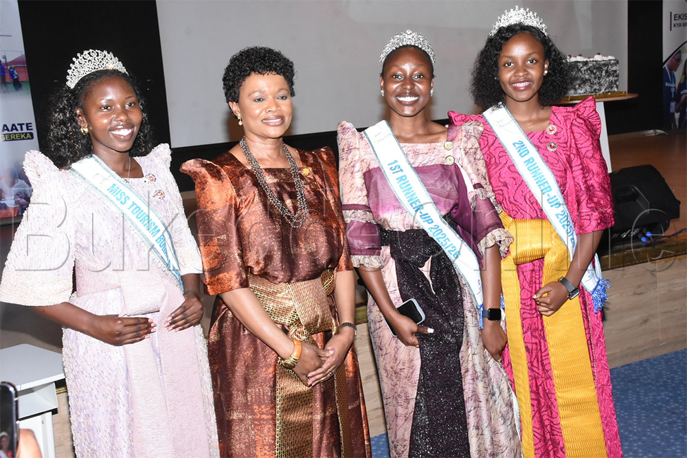 Maama Nnaabagereka ng'alin'abaana