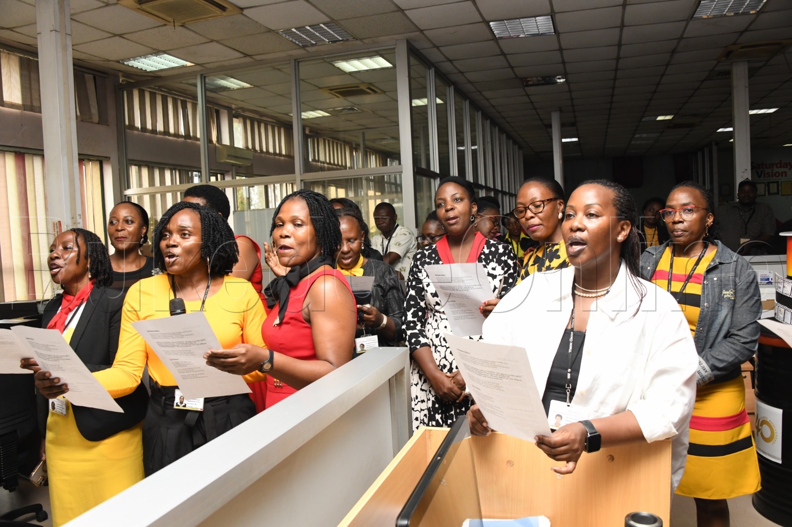 Akulira Human Resource Gloria Agira ne banne mu kusaba kw'ebikujjuko bya NV ku myaka 40