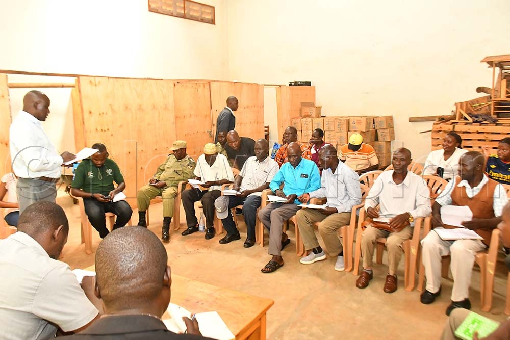 Officials from the Ministry of Water and Environment meeting with local leaders at Butagaya sub-county headquarters in Jinja district. (Credit: Donald Kiirya)