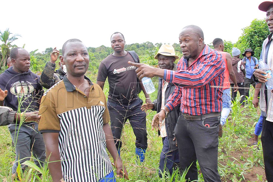 Residents confront Nkaada, the land broker accused of instigating confusion over Mubiru's 14-acre kibanja in Bukoto-Luteete, Nakaseke. Photo by Wasswa B. Ssentongo