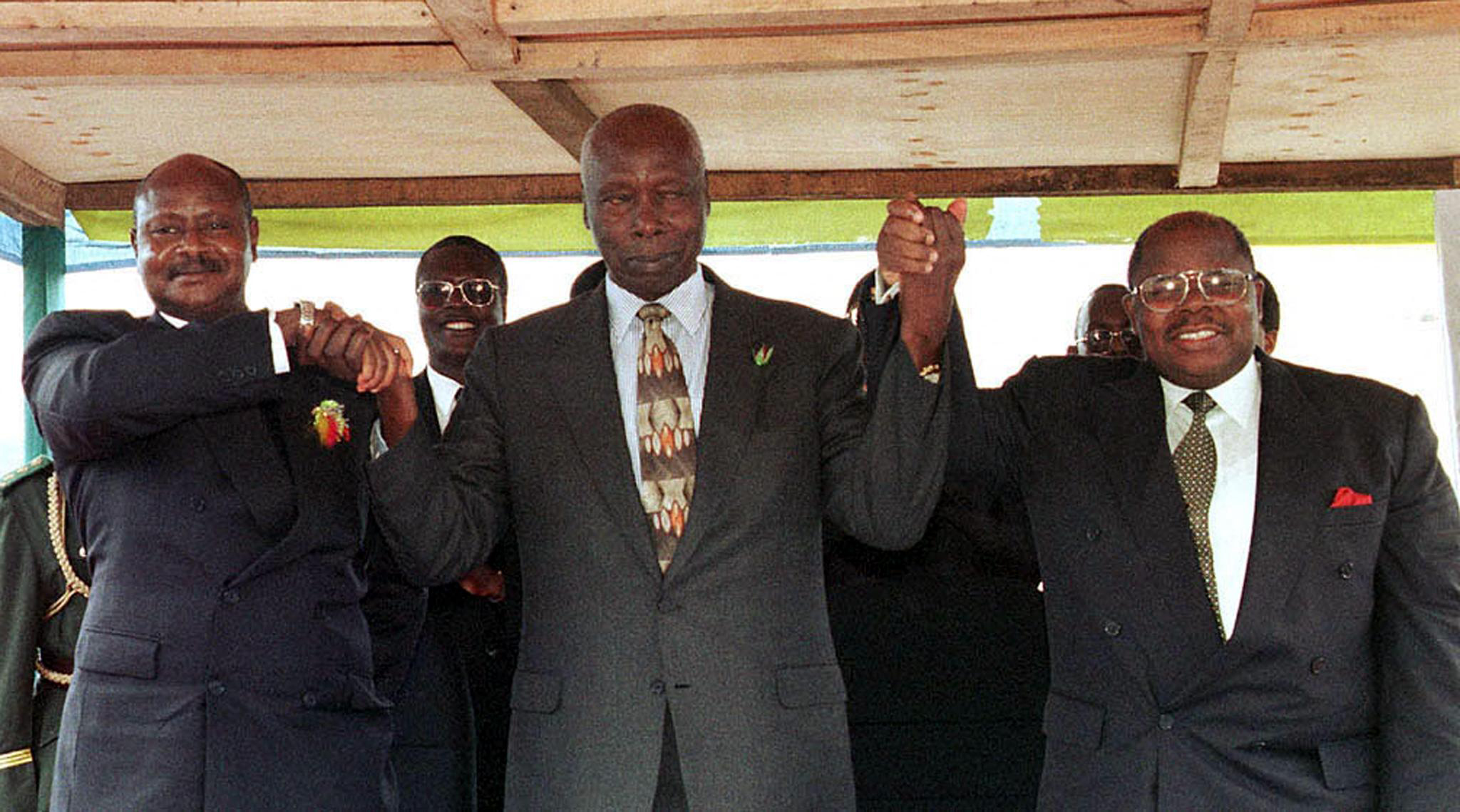 Kenyan President Daniel Arap Moi (C) celebrates with counterparts, Uganda's Yoweri Museveni (L) and Tanzania's Benjamin Mkapa, November 30, 1999, after signing a framework accord setting up the East African Community (EAC) in the Sheikh Abeid Amri stadium in the northern Tanzanian town. (AFP)
