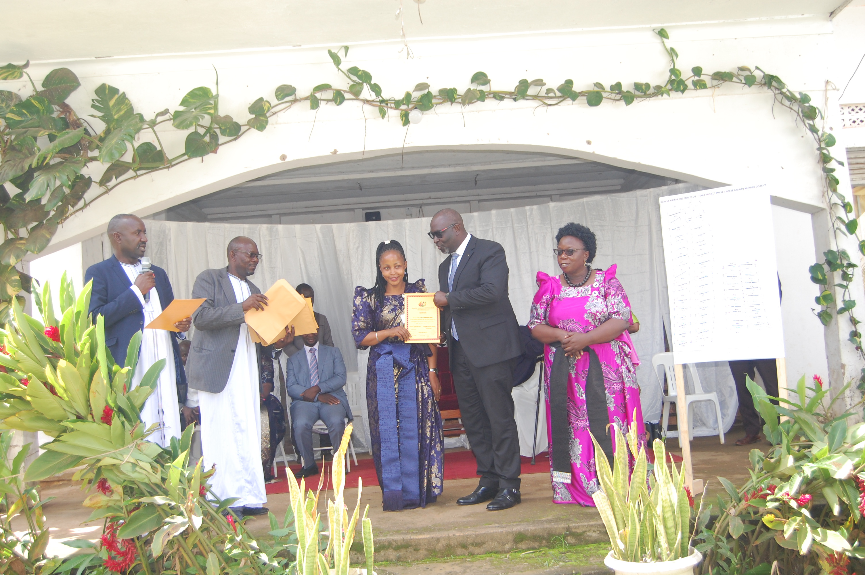 Ow'ekitiibwa Nsibirwa Ng'akwasa Aba CBS Funs Club Ebbaluwa Eziraga Nti Baagula Ettaka (3)