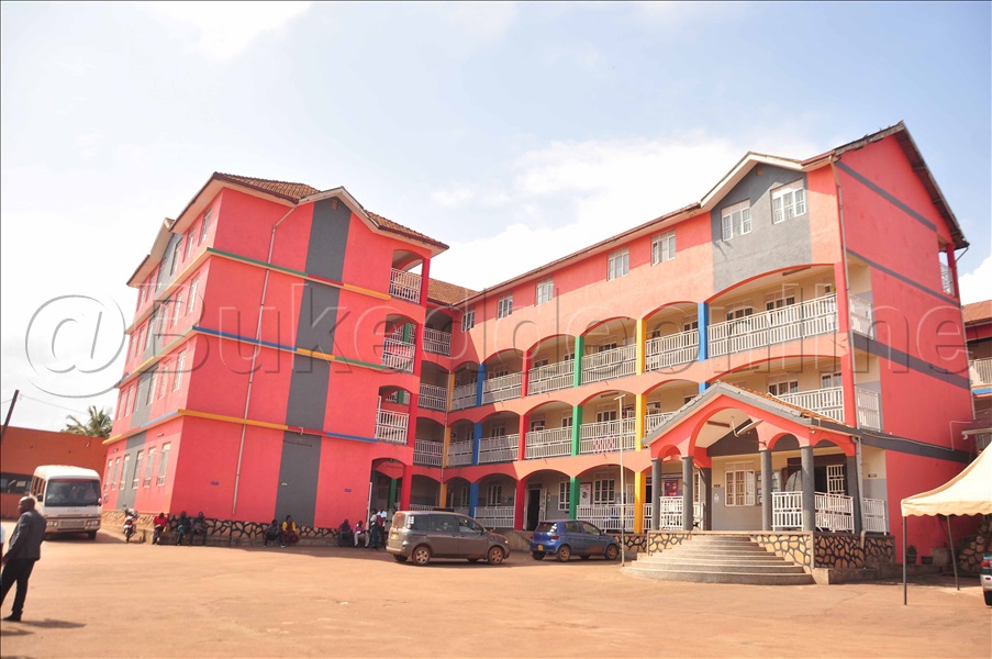 Erimu Ku Masomero Lya Sir. Apollo Kaggwa Ku Kampala Mukadde Ery'omugenzi.