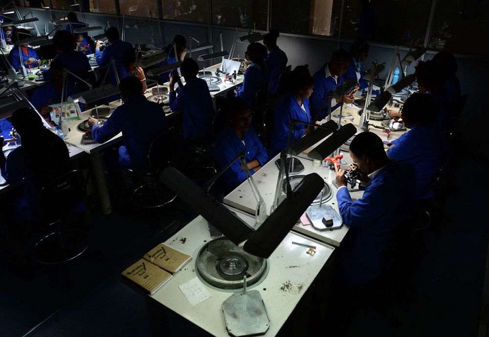 Employees of the Blue Star diamond company cut and polish diamonds in Gaborone Botswana, the economy most threatened by the diamonds created in labs in China and India, is leading the way, launching a sovereign wealth fund this week even as it looks towards tourism. (Photo by MONIRUL BHUIYAN / AFP)