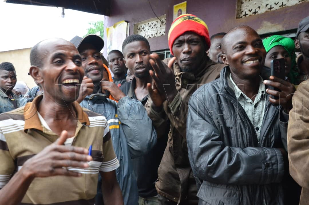 Voters listening to Muntu in Kabarole. (Credit: Stuart Yiga)