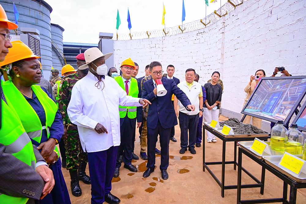President Yoweri Museveni is taken on a guided tour of Wagagai Gold Mining project in Busia district shortly after commissioning the facility. (PPU Photo)