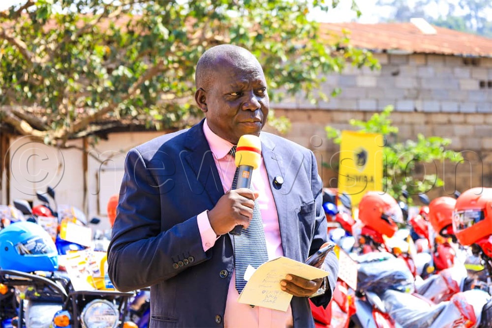 Gabriel Atama, chief administrative officer, Tororo district making his speech at the ceremony. (Photo by Ali Twaha)