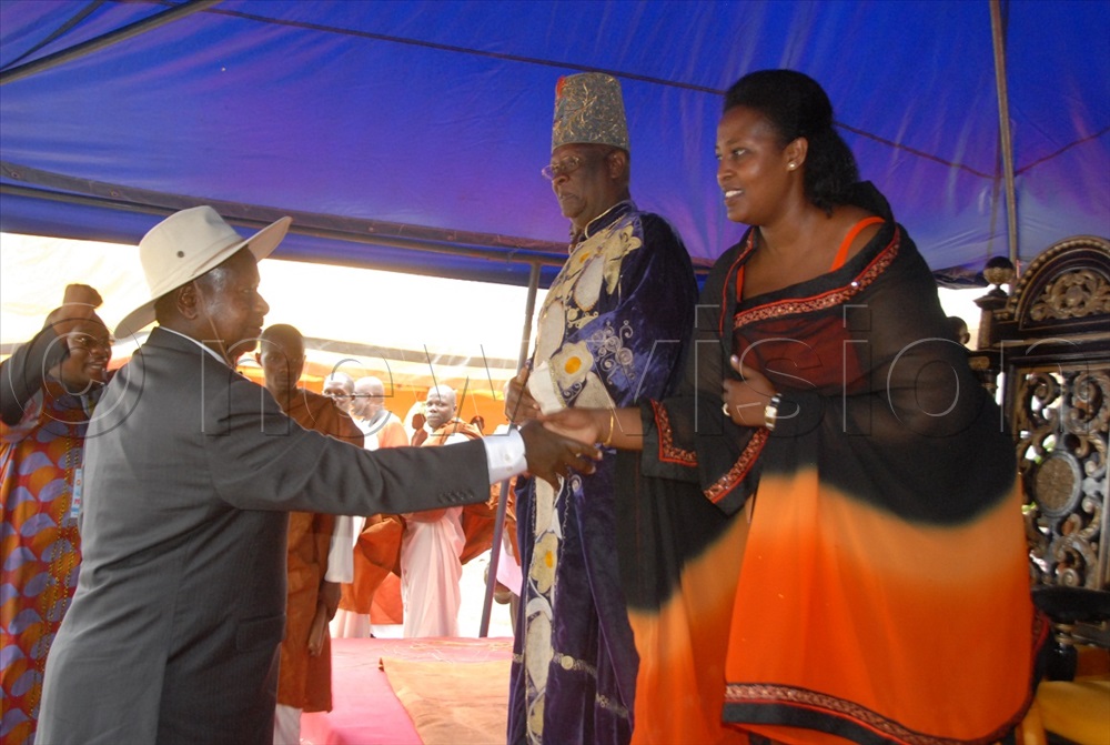 President Museveni greeting Queen Mother Omugo Margaret Karuga as Omukama look on at Karuzika Palace during  22nd Coronation anniversary in 2016.