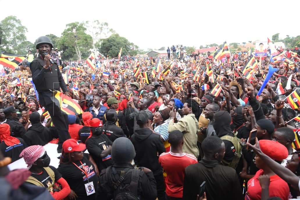 Kyagulanyi addressing supporters at the rally. (Credit: Ponsiano Nsimbi)