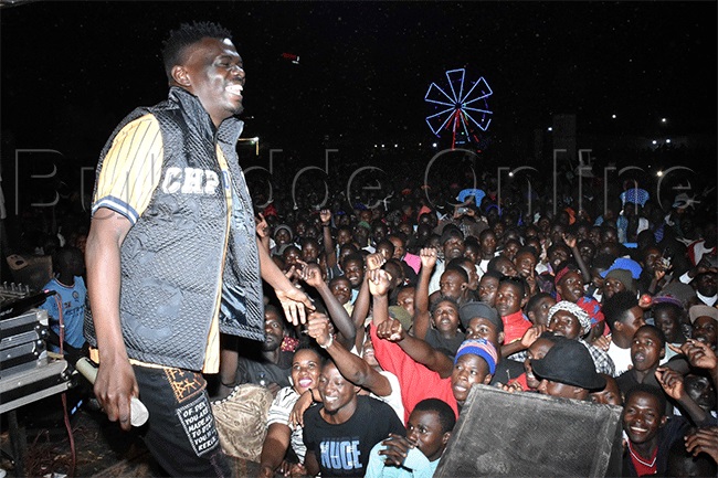 Suuna Ben ng'ali n'abadigize