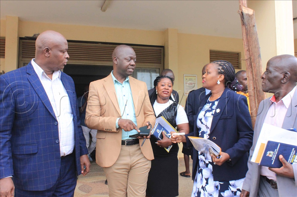 From left, Mukono District Chairperson Francis Lukooya Mukoome, State Minister for Fisheries Robert Migadde Ndugwa and woman MP Mukono, Sheilah Draville Amaniyo.