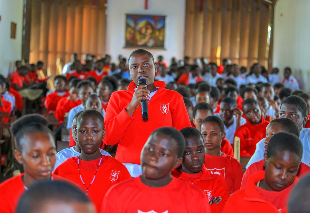 Students interact with officials during the patriotism training. 