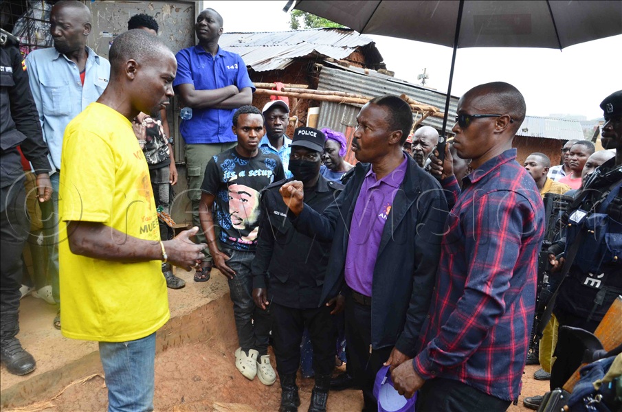 Michael Bayinda, a self-confessed NRM supporter engaging with ANT presidential candidate, rtd. Gen. Mugisha Muntu in Kisenyi.
